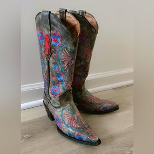 Embroidered Gray and Blue Western Boots